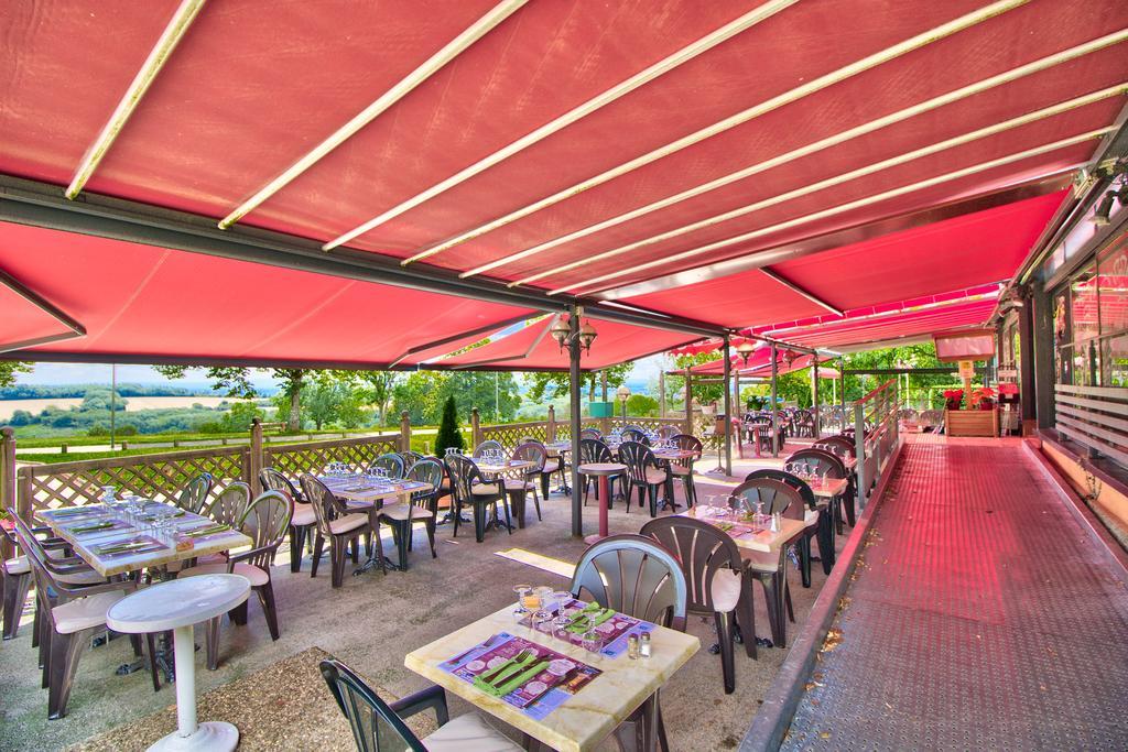 Logis Hôtel Restaurant Le Chalet du Mont Roland Sampans Exterior foto