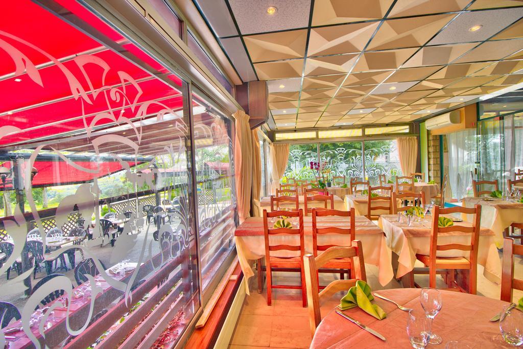 Logis Hôtel Restaurant Le Chalet du Mont Roland Sampans Exterior foto